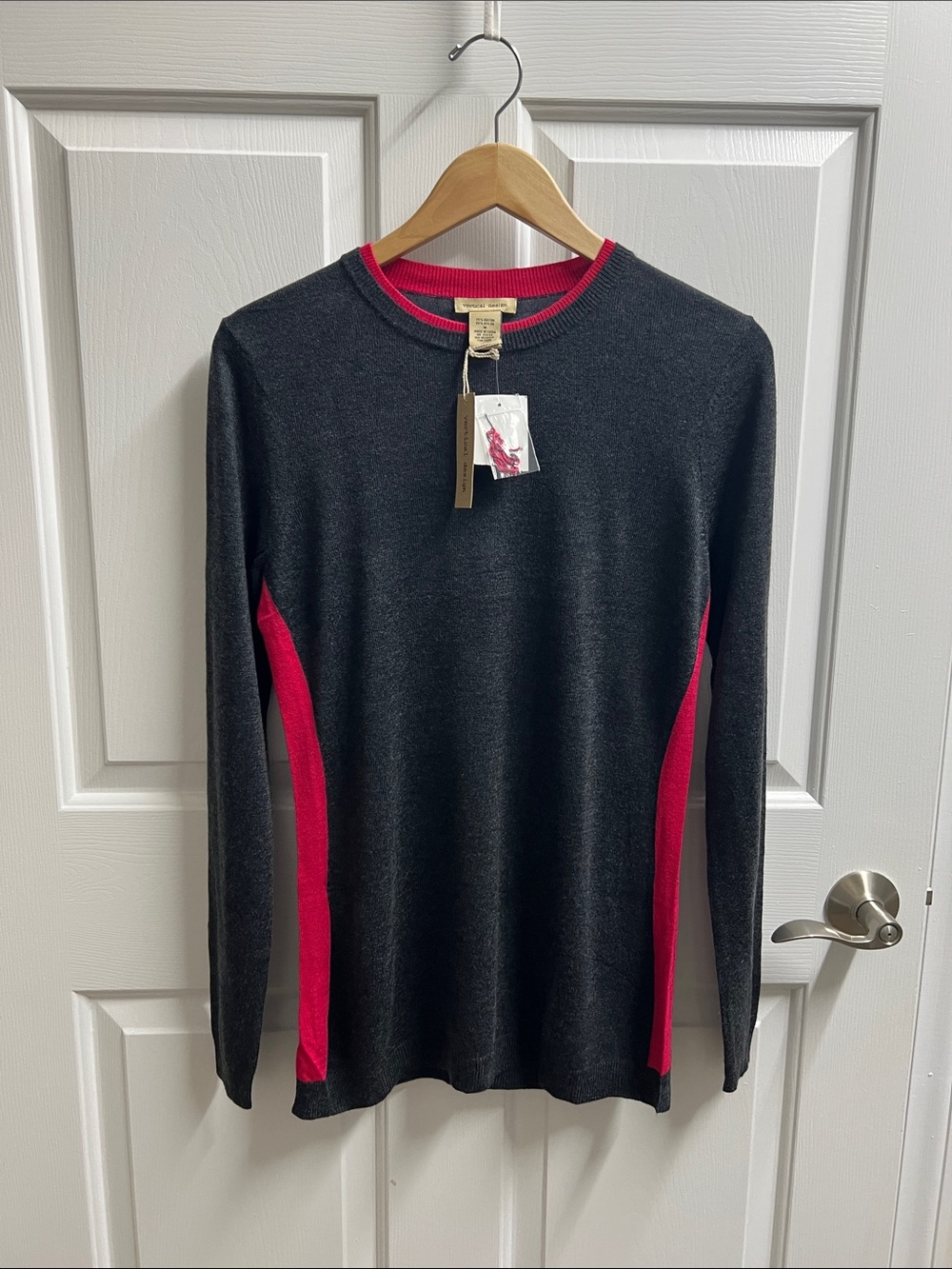 Vertical design dark Charcoal Gray Sweater women’s Pink Side Panels medium M 546